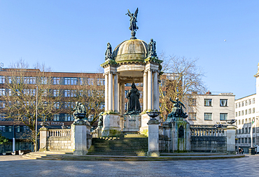 Queen Victoria statue, Derby Square, city centre of Liverpool, England, UK large neo-Baroque or Beaux-Arts monument 1906