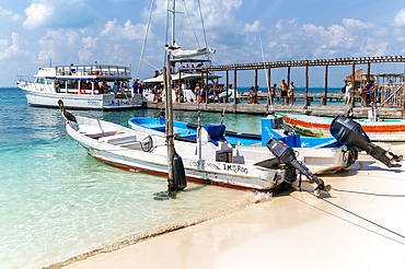 Wooden jetty for tour boats by beach, Isla Mujeres, Caribbean Coast, Cancun, Quintana Roo, Mexico, North America