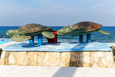 Monumento a la Tortuga, turtle sculpture artwork, Isla Mujeres, Caribbean Coast, Cancun, Quintana Roo, Mexico, North America