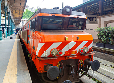 Train to Douro Valley and Pocinho on platform, Sao Bento railway station, Porto, Portugal, Europe train