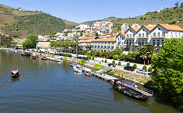 Quayside boat trips from town of Pinhao, River Douro valley, Alto Douro wine region, Portugal, Europe