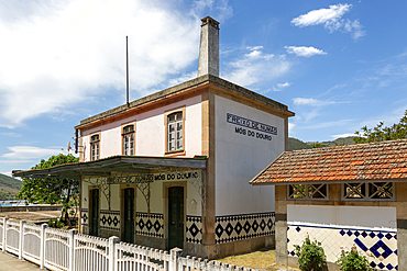 Railway train station, Linha do Douro, Douro rail line, Freixo de Numao, Portugal, Europe