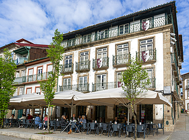Pastelaria Supremo Gosto cafe bakery, Alameda de São Dâmaso, city centre of Guimaraes, northern Portugal, Europe