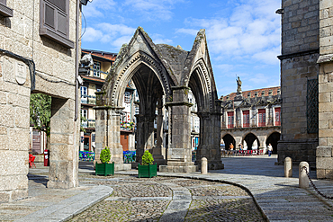Padrão do Salado monument, Largo da Oliveira square, city of Guimaraes, northern Portugal, Europe