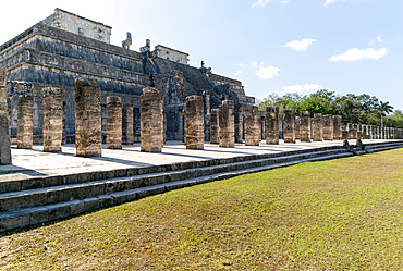 Temple of the Warriors (Templo de los Guerreros), Mayan ruins, Chichen Itza, UNESCO World Heritage Site, Yucatan, Mexico, North America