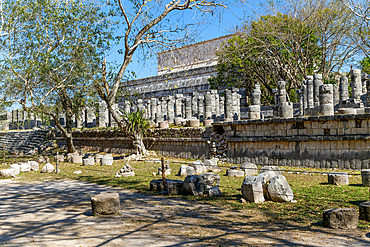 Temple of the Warriors (Templo de los Guerreros), Mayan ruins, Chichen Itza, UNESCO World Heritage Site, Yucatan, Mexico, North America