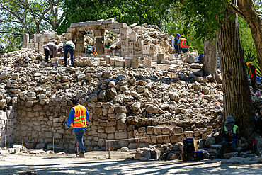 Archaeologists at work, Chichen Itza, UNESCO World Heritage Site, Yucatan, Mexico, North America