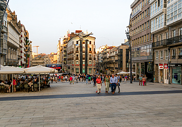 People in pedestrianised central square, Praza Porto do Sol plaza, city centre of Vigo, Galicia, Spain, Europe