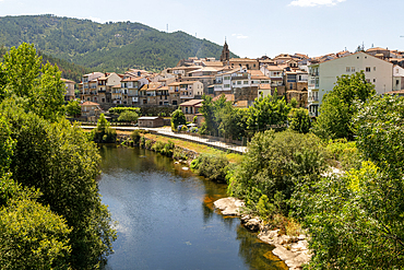 Rio Avia river and medieval town, Ribadavia, Ourense province, Galicia, Spain, Europe