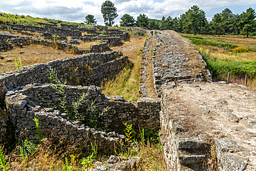 Defensive walls San Cibrao de Las hill fort, Castro Culture archeological site, San Amaro, Ourense, Galicia, Spain, Europe