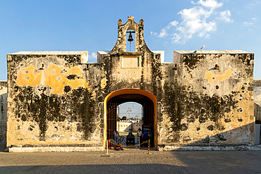 Puerta de Tierra gateway entrance, Fortifications, Spanish military architecture of city walls, Campeche City, UNESCO World Heritage Site, Campeche State, Mexico, North America