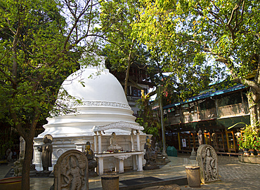 Gangaramaya Buddhist Temple, Colombo, Sri Lanka, Asia