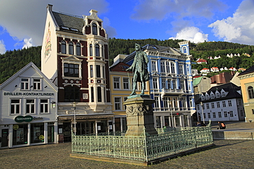 Ludvig Holberg statue in Vagsallmenningen, Bergen, Norway, Scandinavia, Europe