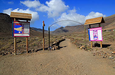 Start of footpath trail from Gran Valle to Cofete, Jandia peninsula, Fuerteventura, Canary Islands, Spain, Atlantic, Europe