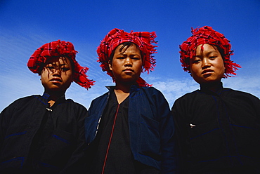 Portrait of three young girls of the Pa-O tribe, Aungban, Shan Plateau, Myanmar (Burma), Asia