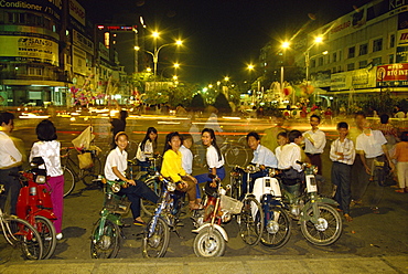 People and scooters on a Sunday night, Saigon (Ho Chi Minh City), Vietnam, Indochina, Southeast Asia, Asia