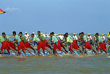 Men rowing a boat in the Retreat of the Waters Festival in Phnom Penh, Cambodia, Indochina, Southeast Asia, Asia