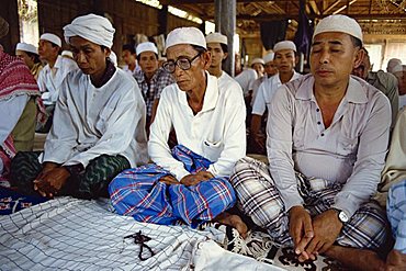 Muslim men at prayers at Siem Reap in Cambodia, Indochina, Southeast Asia, Asia