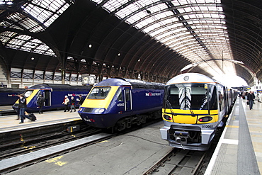 Locomotives at London Paddington station, London, England, United Kingdom, Europe