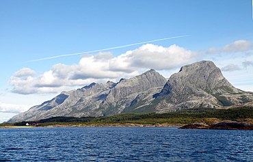 Mountain chain known as Seven Sisters, south of Rorvik on the west coast, Alsten, Norway, Scandinavia, Europe 