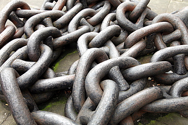 Mooring chain on a wharf near Tower Bridge, river Thames, London, England, United Kingdom, Europe