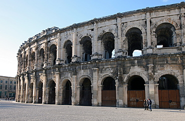 Roman amphitheatre, Nimes, Gard, Languedoc-Roussillon, France, Europe 