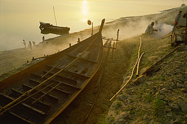 Boat building on the banks of the Great Ganga River, India, Asia