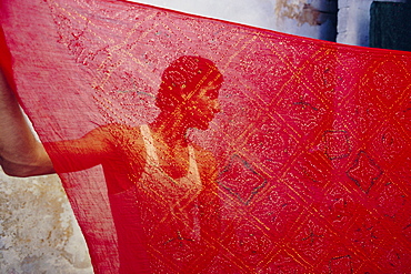 Tie dye process, Bhuj town, Kutch District, Gujarat State, India, Asia