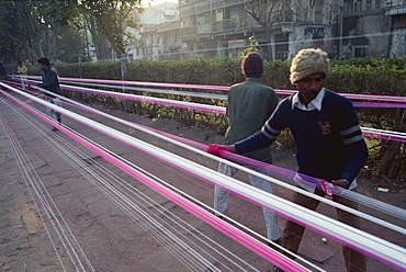 Kite string production, string is coated in ground glass for fighting kite festival in January, Ahmedabad, Gujarat state, India, Asia