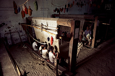 Carpet loom, Varanasi (Benares), Uttar Pradesh state, India, Asia