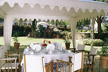 Dining under tented awnings in the garden with croquet set in the background, Samode Bagh, (garden), Samode, Rajasthan state, India, Asia