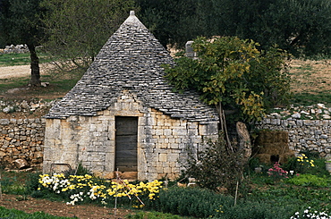 Trullo near Locorotondo, Puglia, Italy, Europe