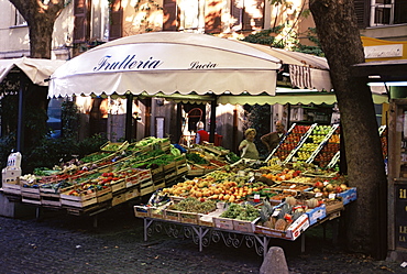 Fruit and vegetable shop in the Piazza Mercato, Frascati, Lazio, Italy, Europe