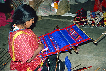 Indian woman weaving on a small loom, using acrylic dyes, in Oaxaca, Mexico, North America