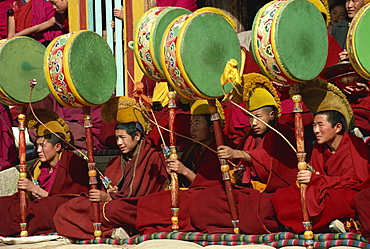 Drummers at Devil Dances, Tibetan Yellow Hat Sect, Guomarr Monastery, Qinghai, China, Asia