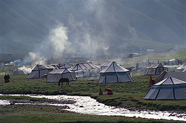 Tents at Horse Festival near Yushu, Qinghai, China, Asia