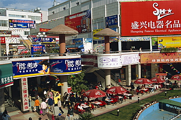 Modern shopping centre, Kunming, Yunnan, China, Asia