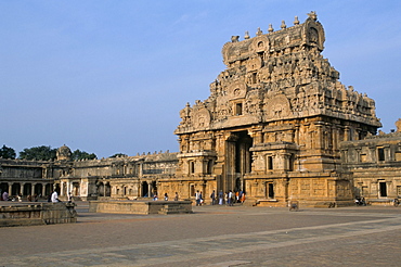 A 10th century temple of Sri Brihadeswara (Brihadisvara), UNESCO World Heritage Site, Thanjavur (Tanjore), Tamil Nadu, India, Asia