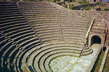 The theatre at Pompeii, UNESCO World Heritage Site, Campania, Italy, Europe