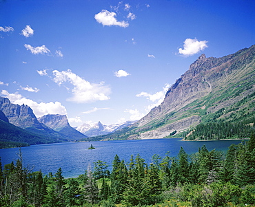 St. Mary Lake and Wild Goose Island, Glacier National Park, Rocky Mountains, Montana, United States of America (USA), North America