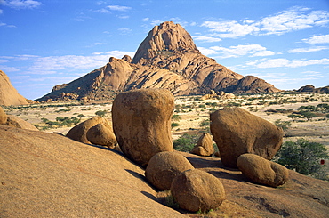 Spitzkoppe, 1728m, between Windhoek and Shakapmund, Damaraland, Namibia, Africa