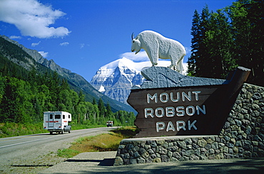 Road and sign for Mount Robson Provincial Park, with mountain in the background, British Columbia, Canada, North America