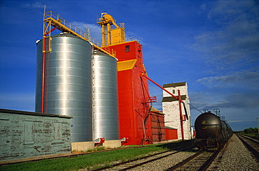 Grain elevators, Willingdon, Alberta, Canada, North America