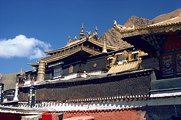 The buildings at Tashilumpo monastery at Xigaze, Tibet, China, Asia