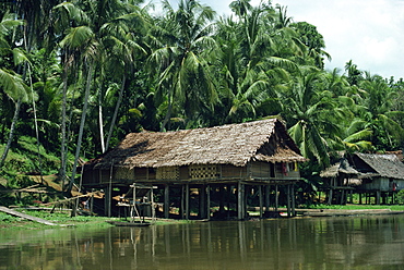 Hut on stilts beside the Kari Wari River, Papua New Guinea, Pacific Islands, Pacific