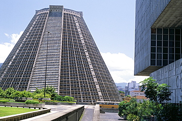 Cathedral of St. Sebastian, 1979, with new Petrobas Building in right foreground, Rio de Janeiro, Brazil, South America