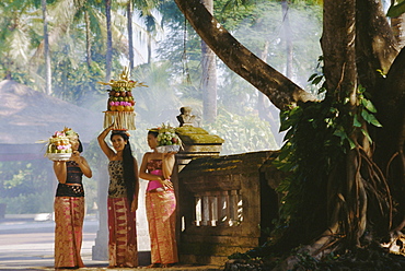 Young women with offerings, Sanur, Bali, Indonesia, Asia