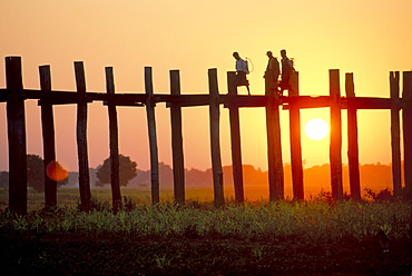 U Bain bridge, Amarapura, Myanmar (Burma), Asia