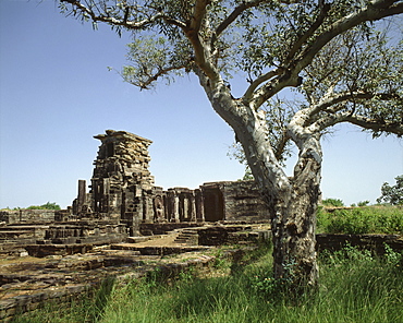 Gupta Temple dating from the 5th century, in Sanchi, Madhya Pradesh, India, Asia