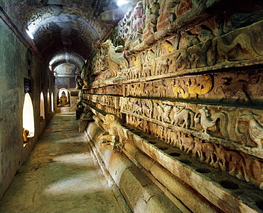 Ruins of Mrauk-U, Shitthaung Temple, Arakan, Myanmar (Burma), Asia